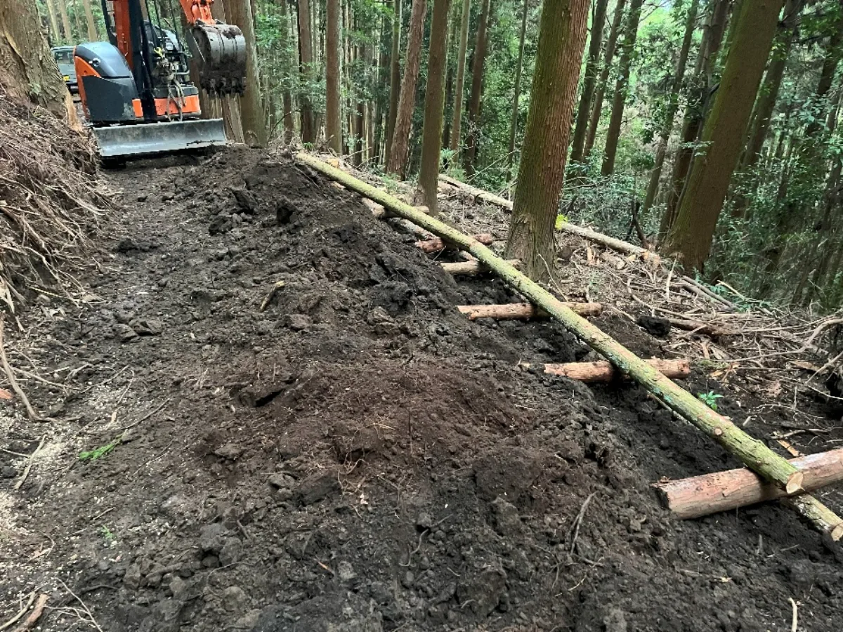 木製路肩の設置と盛り土